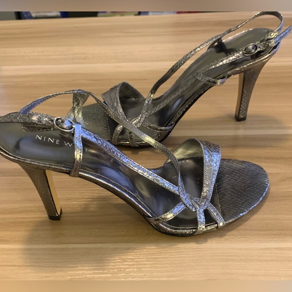 Nine West - Picture 2 of 11